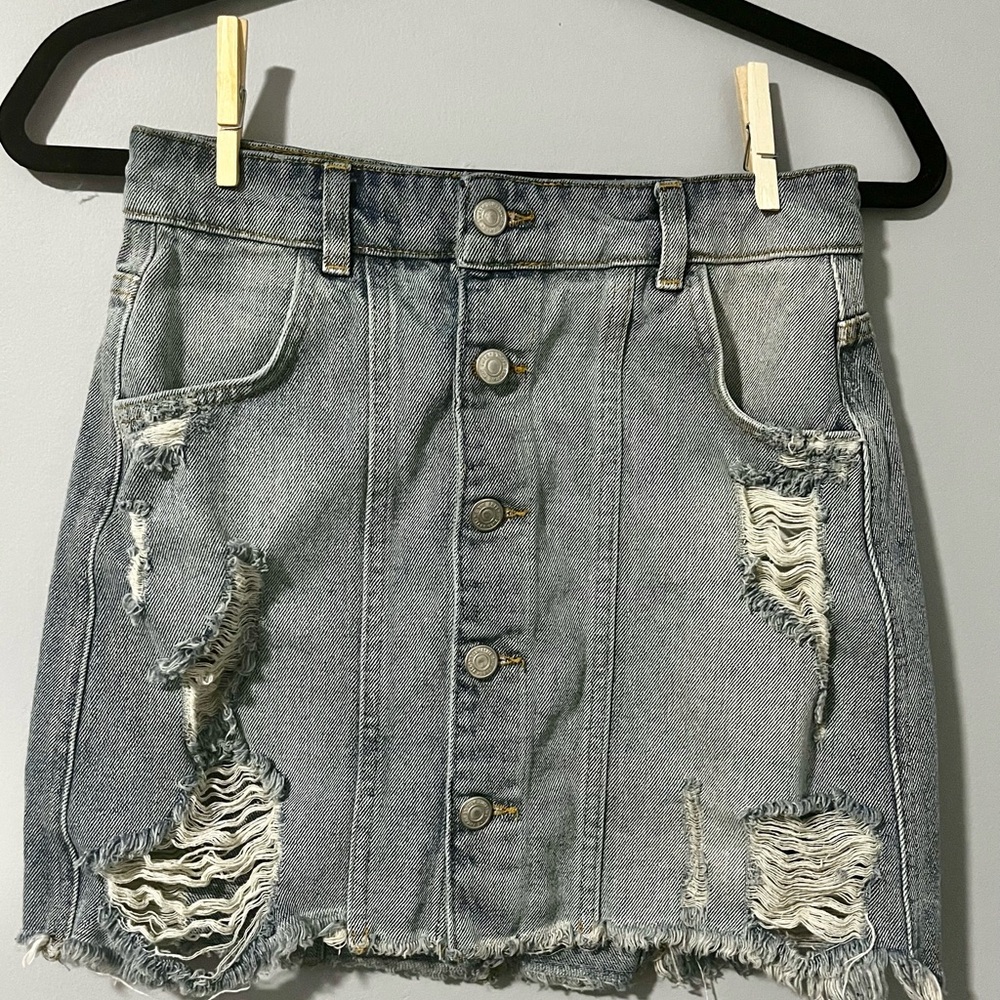 Free People Distressed Skirt Blue Mini Denim Frayed Hem Button Front Women Sz 2